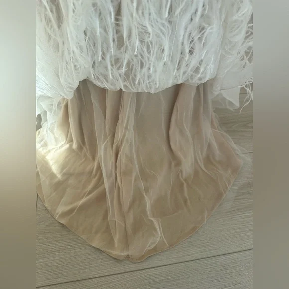 New Jovani 03023 Sheer Embellished Bodice
Feather Gown|Cream|00|Missing Tags - Picture 15 of 17